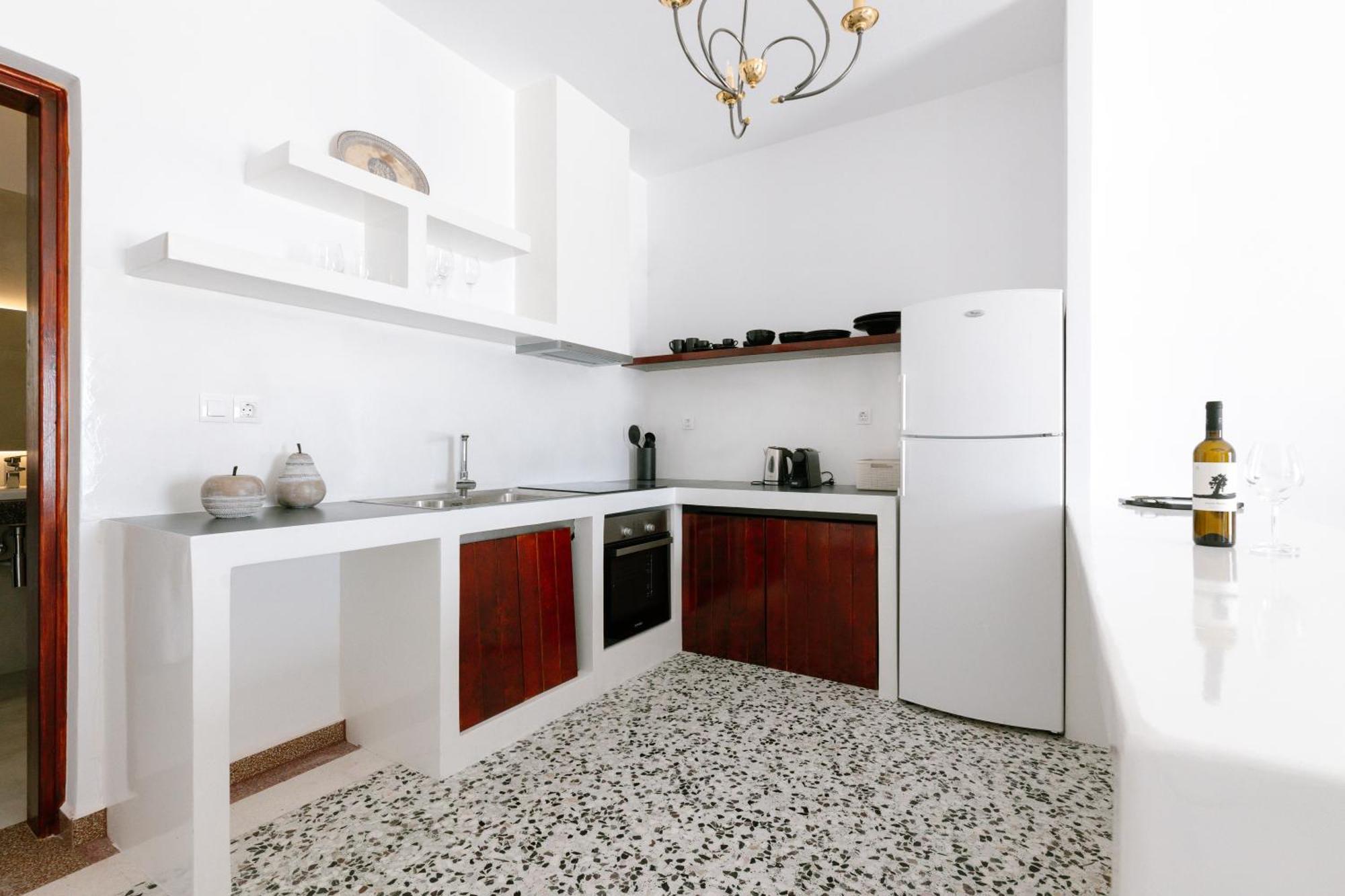 Kaminia Homes * Exo Gonia